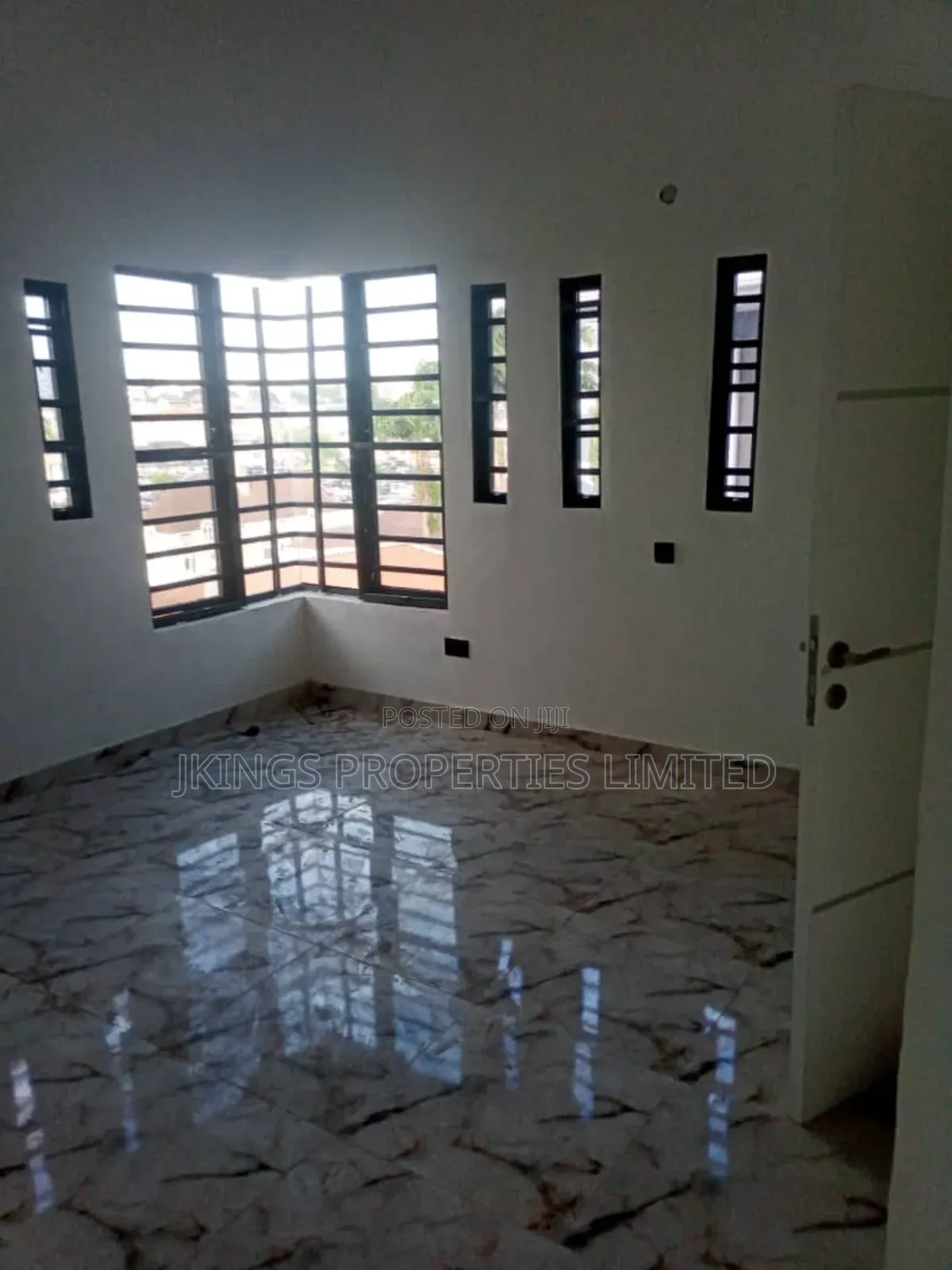 5bdrm Duplex in Magodo Phase 1 for sale