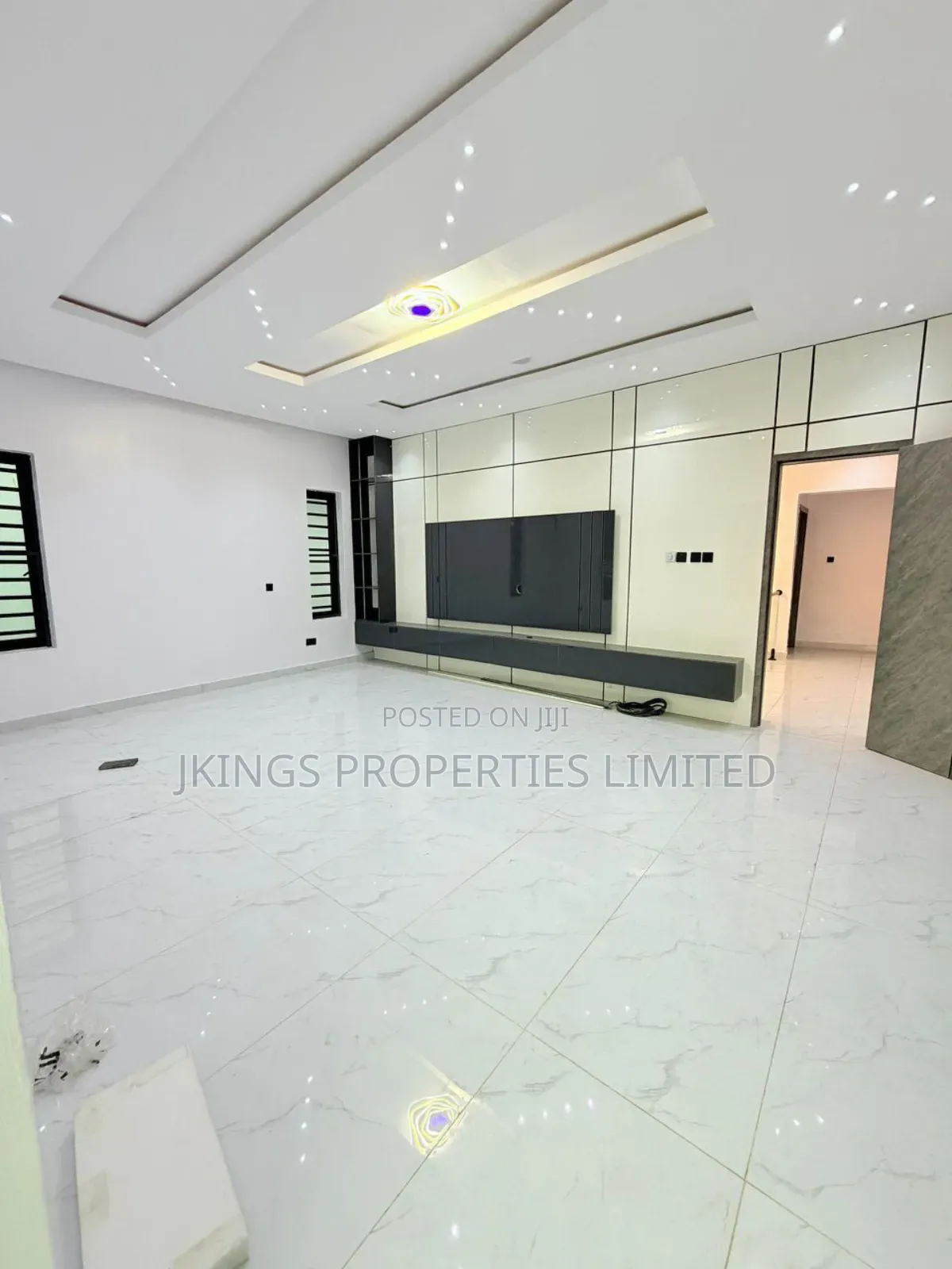 4bdrm Duplex in Arowojobe Estate for sale