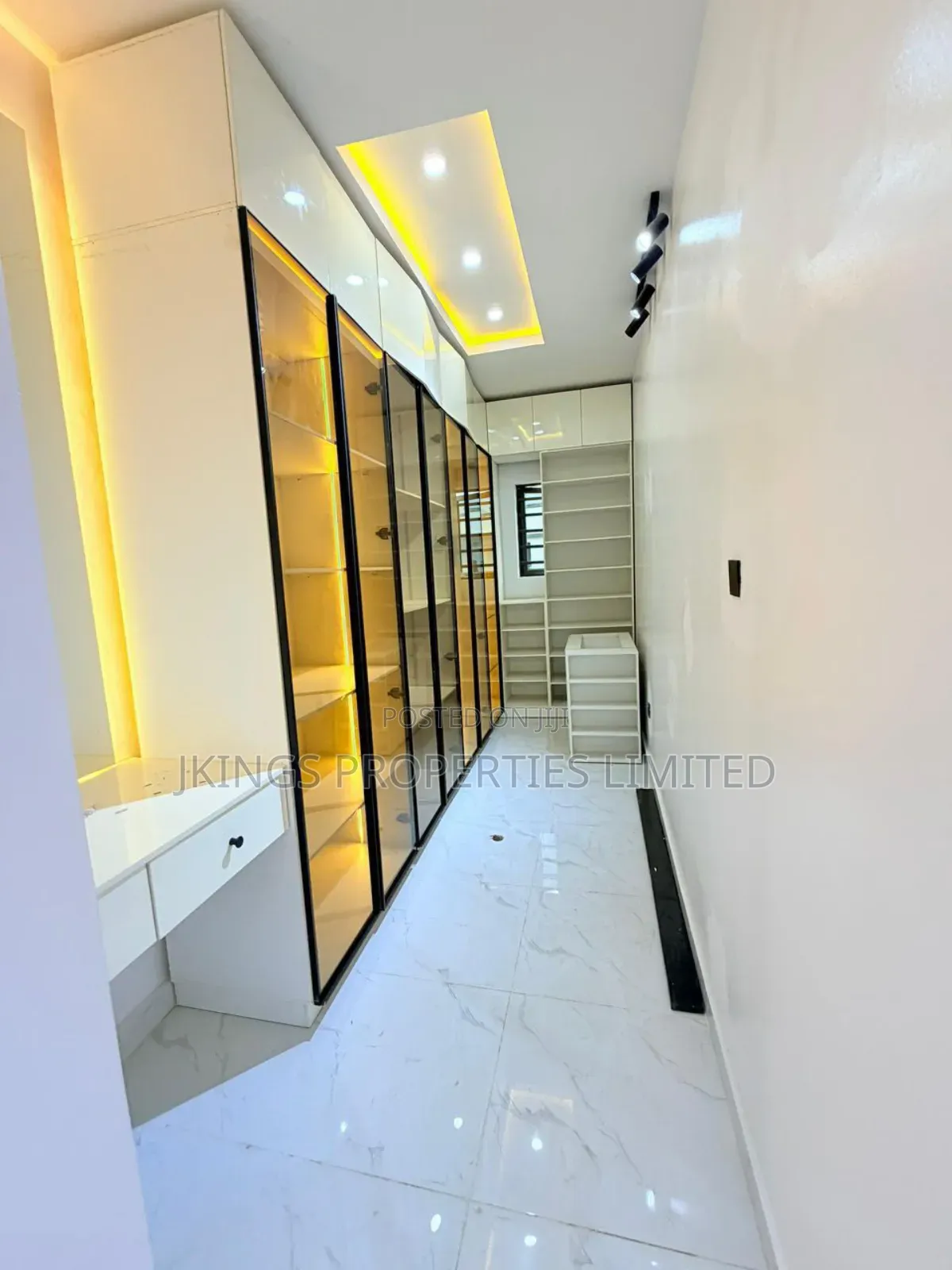 4bdrm Duplex in Arowojobe Estate for sale