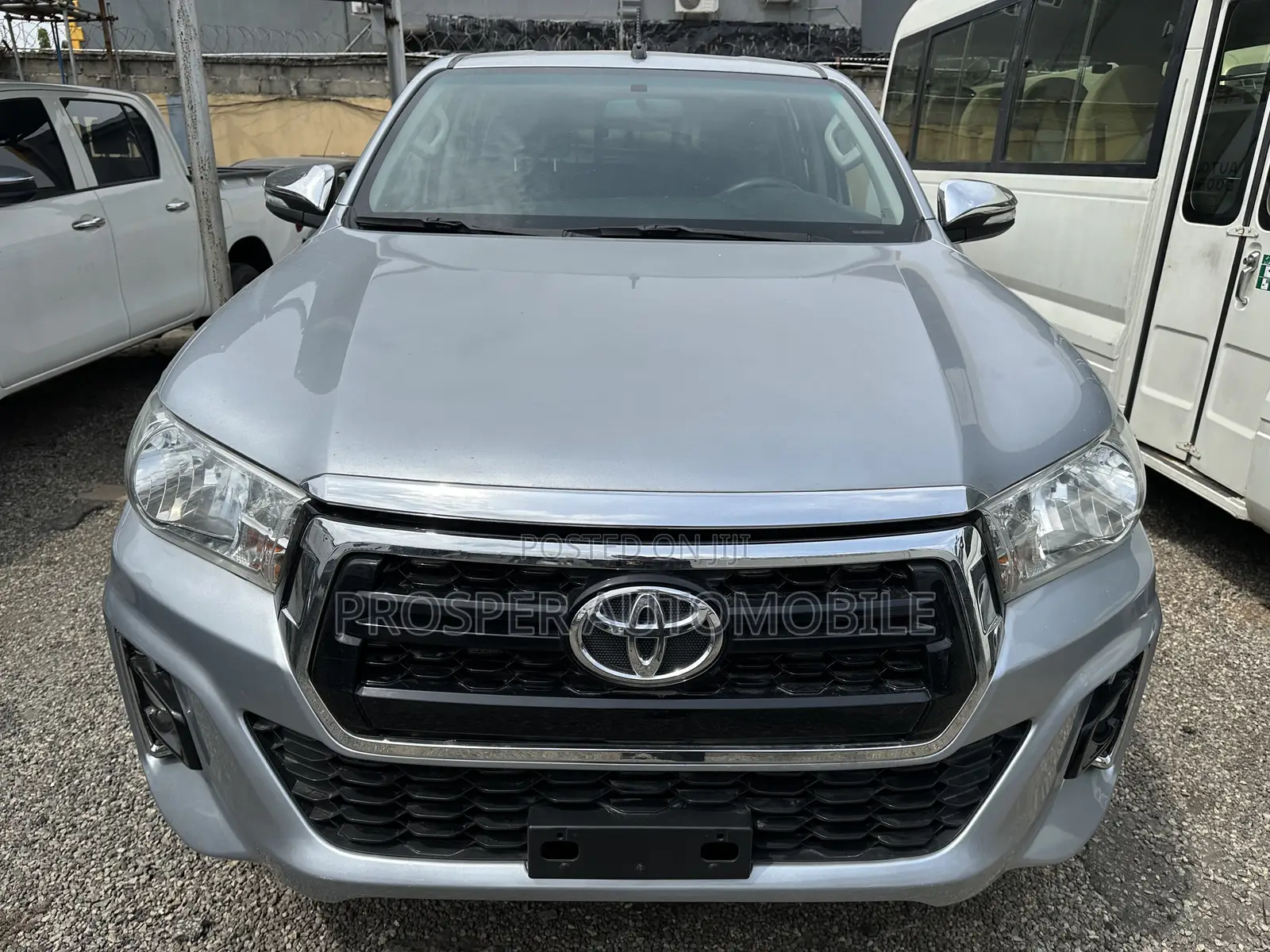 Toyota Hilux SR5 4x4 2017 Gray