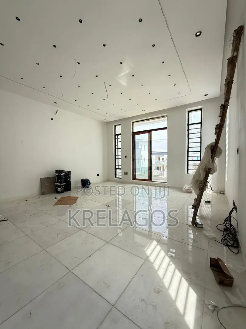 5bdrm Duplex in Ogombo for sale