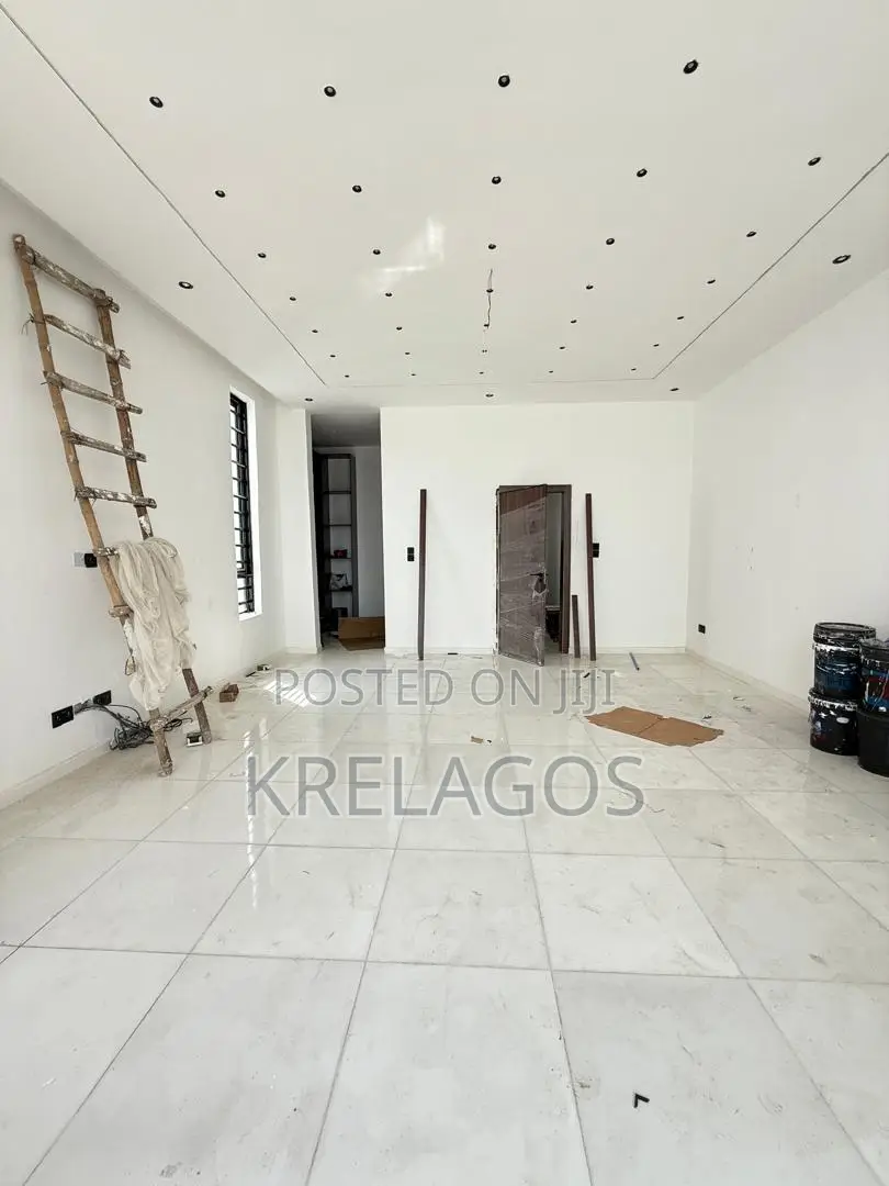 5bdrm Duplex in Ogombo for sale