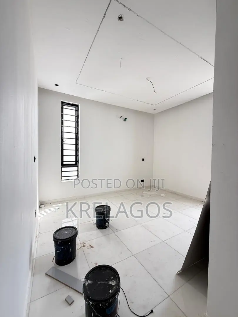 5bdrm Duplex in Ogombo for sale