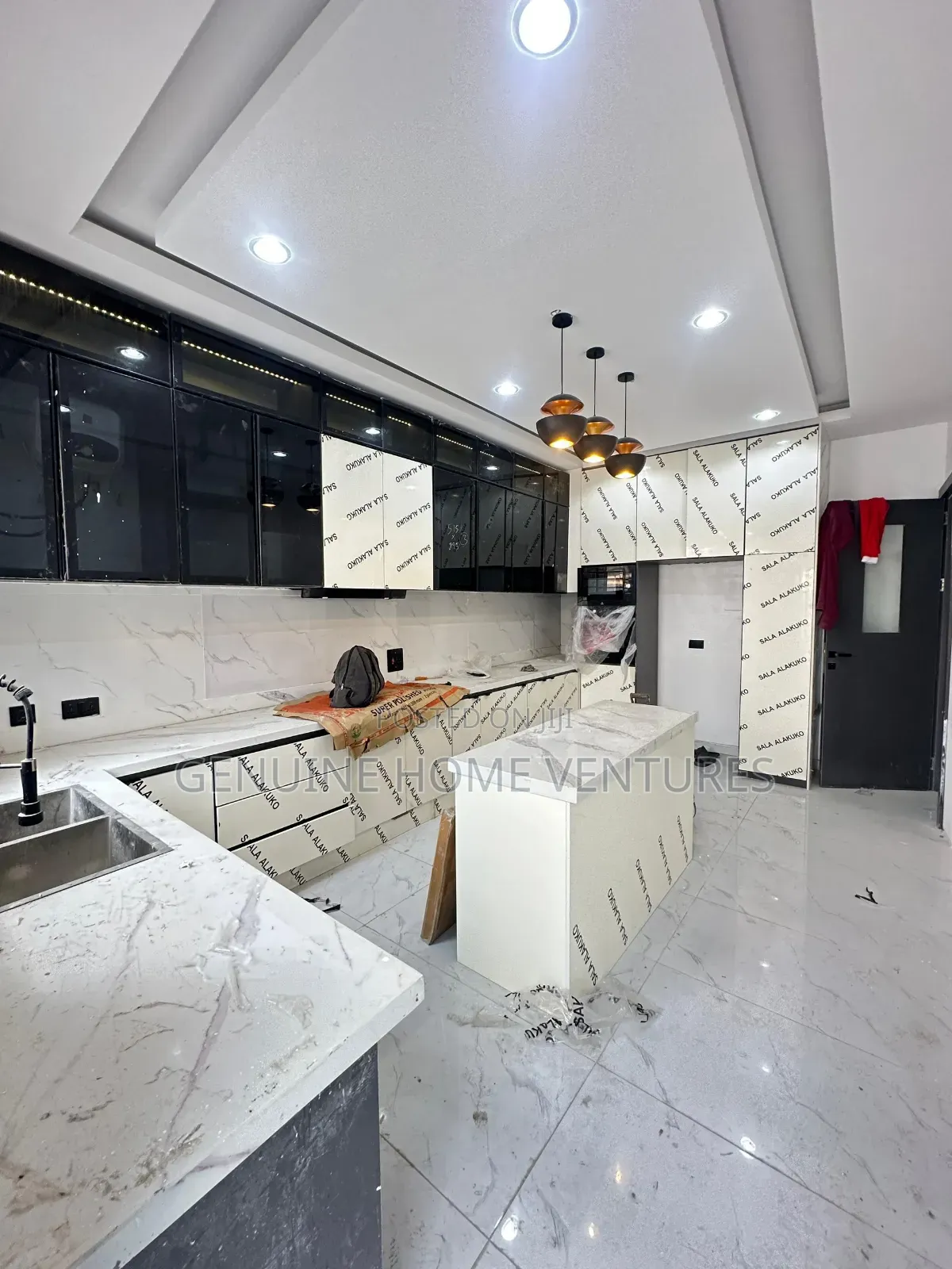 5bdrm Duplex in Lekki County, Ikota for sale