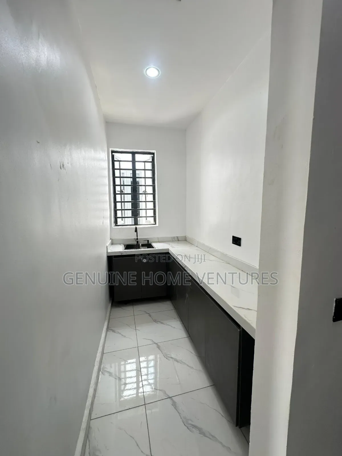 5bdrm Duplex in Lekki County, Ikota for sale
