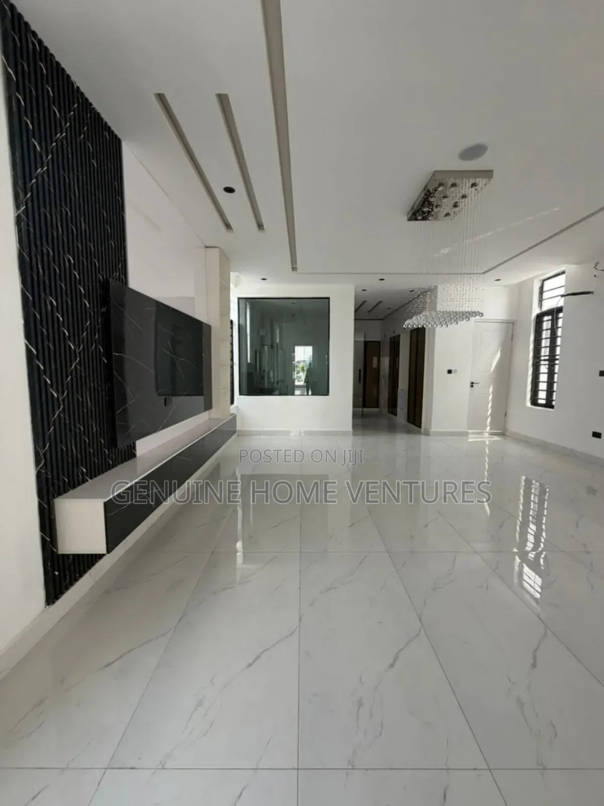 5bdrm Duplex in Chevron for sale