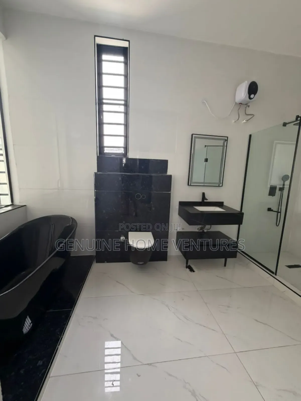 5bdrm Duplex in Chevron for sale