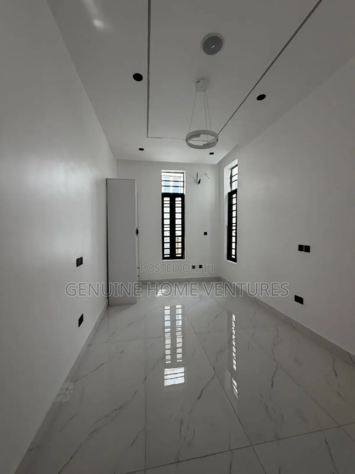 5bdrm Duplex in Chevron for sale