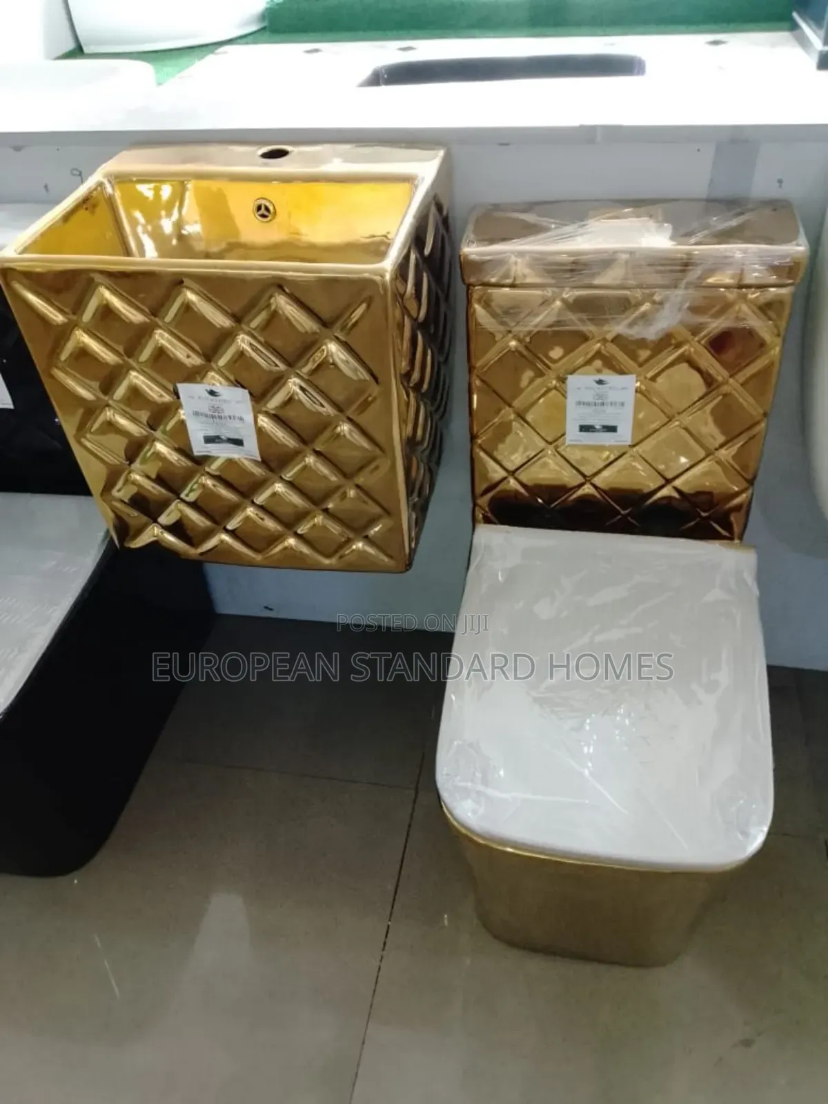Luxury Gold Toilet Set