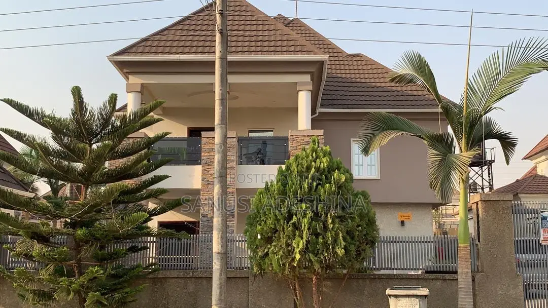 5bdrm Duplex in Life Camp ,Fct Abuja for sale