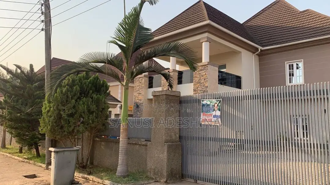 5bdrm Duplex in Life Camp ,Fct Abuja for sale