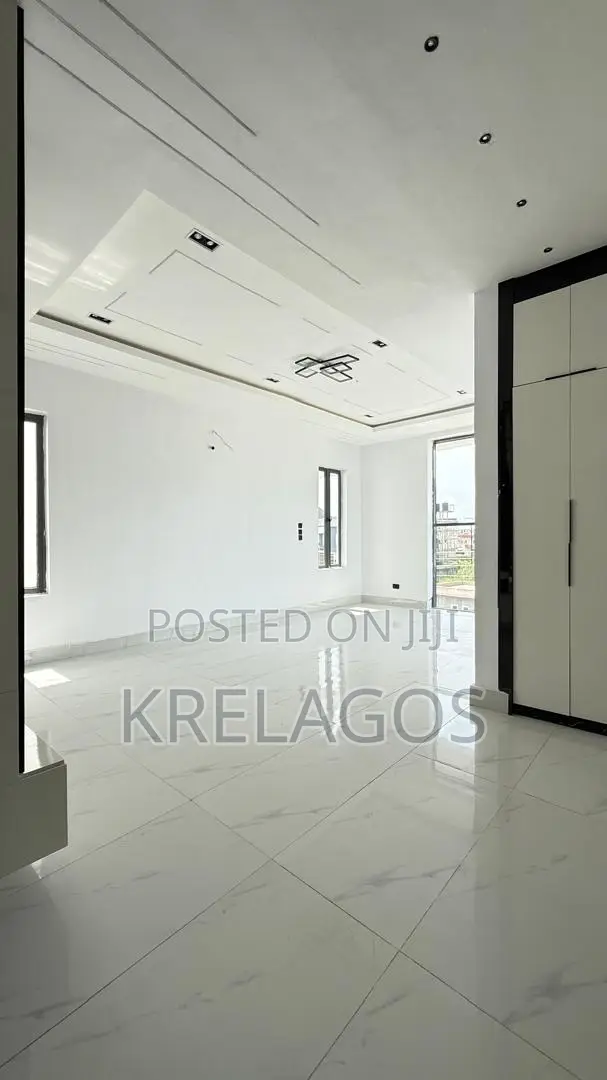 5bdrm Duplex in Sangotedo for sale
