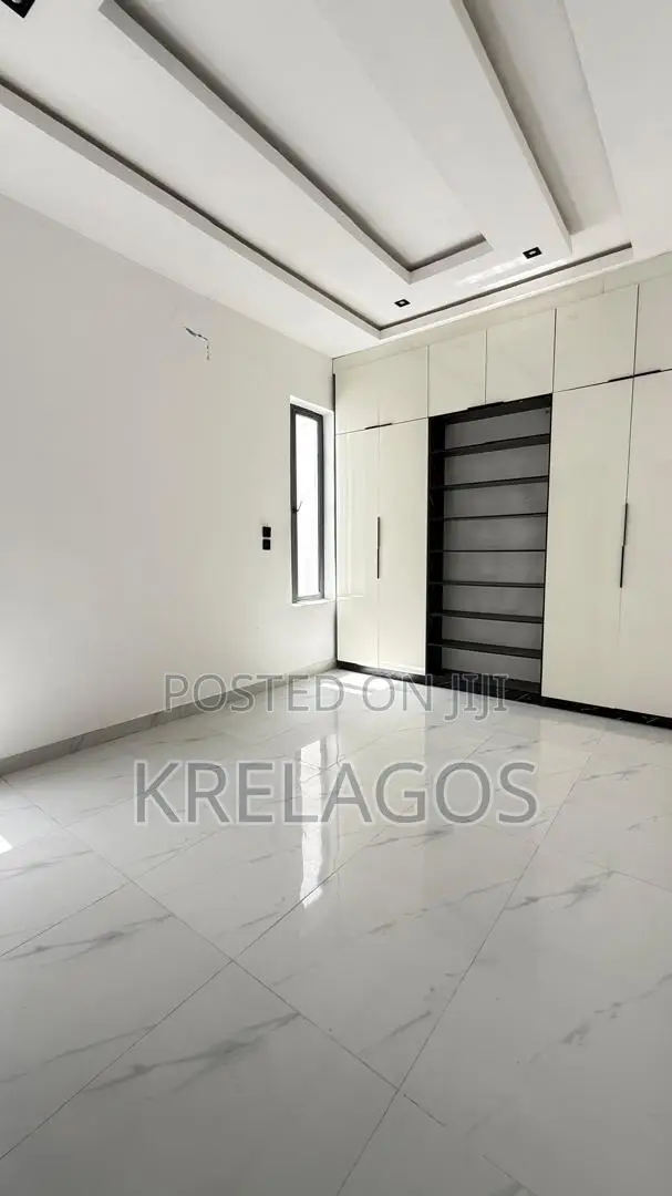 5bdrm Duplex in Sangotedo for sale
