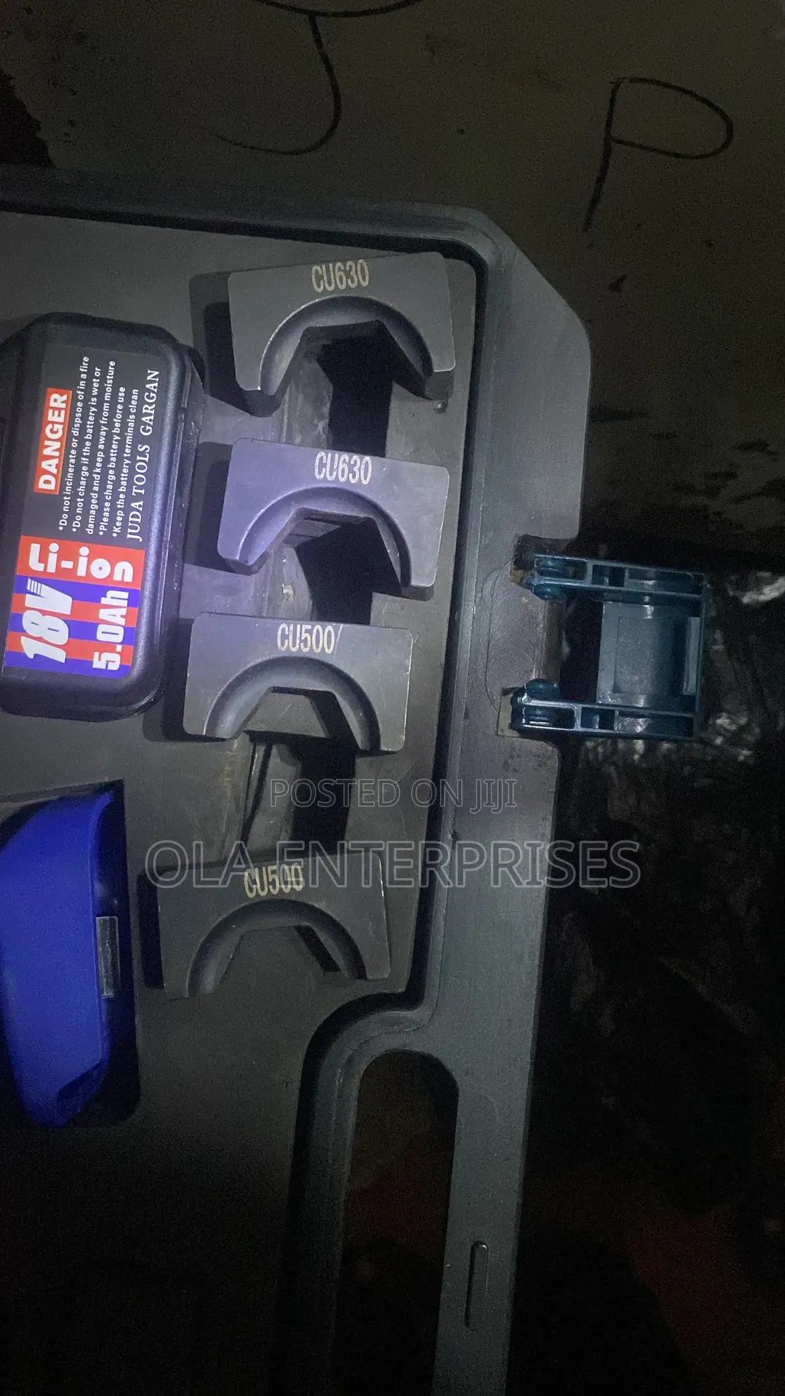 630mm Cordless Cable Lugging Tool