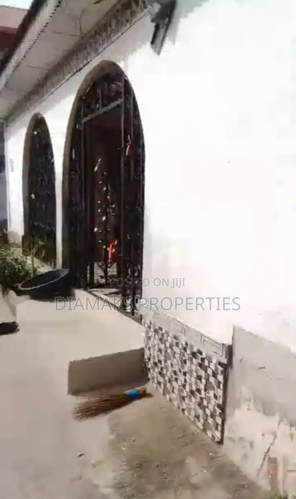 4bdrm Bungalow in Kadara Estate, Igbogbo for sale