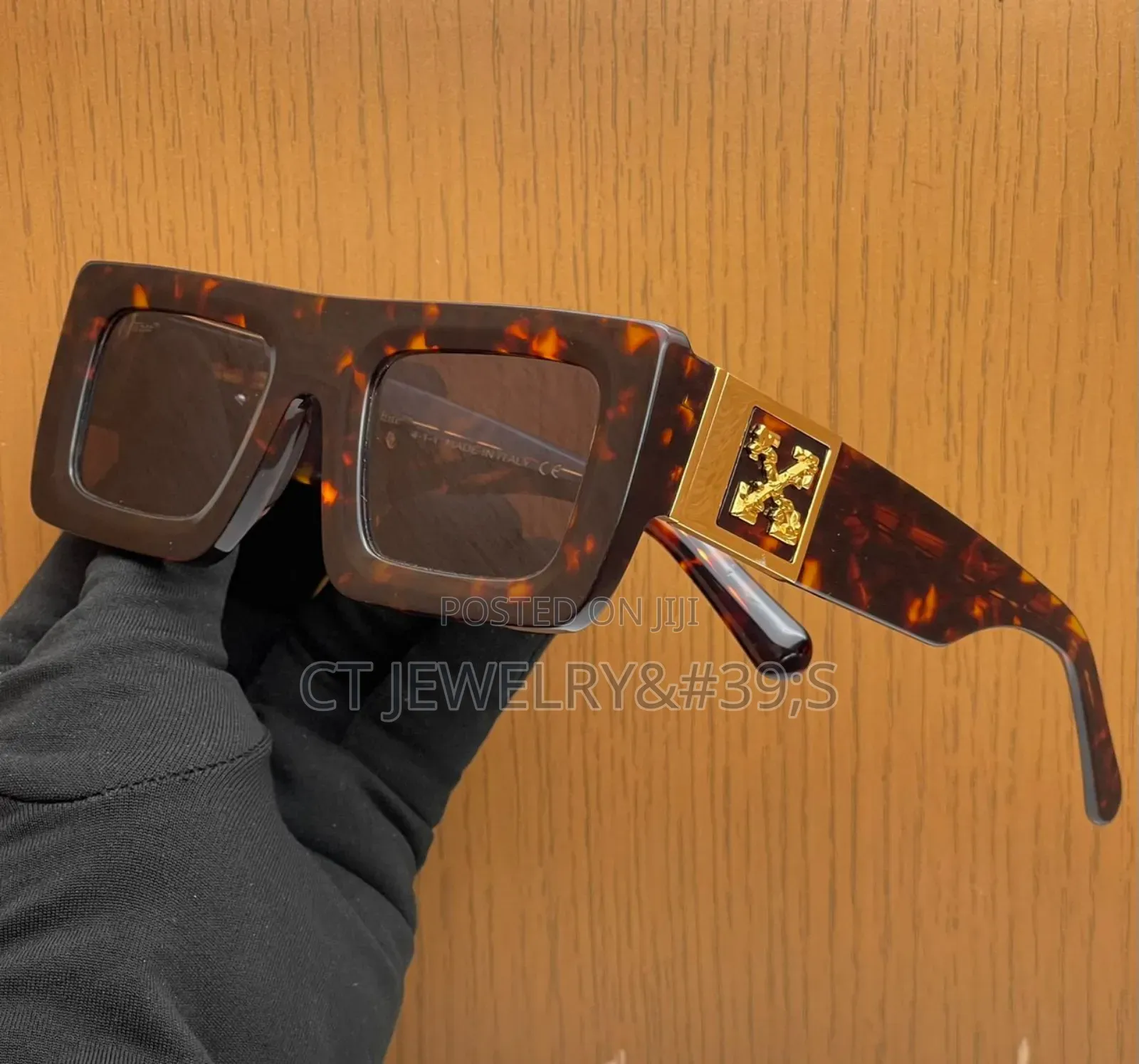 Off-white Leonardo Square Frame Gold-tone Arrows Motif At The Temples.