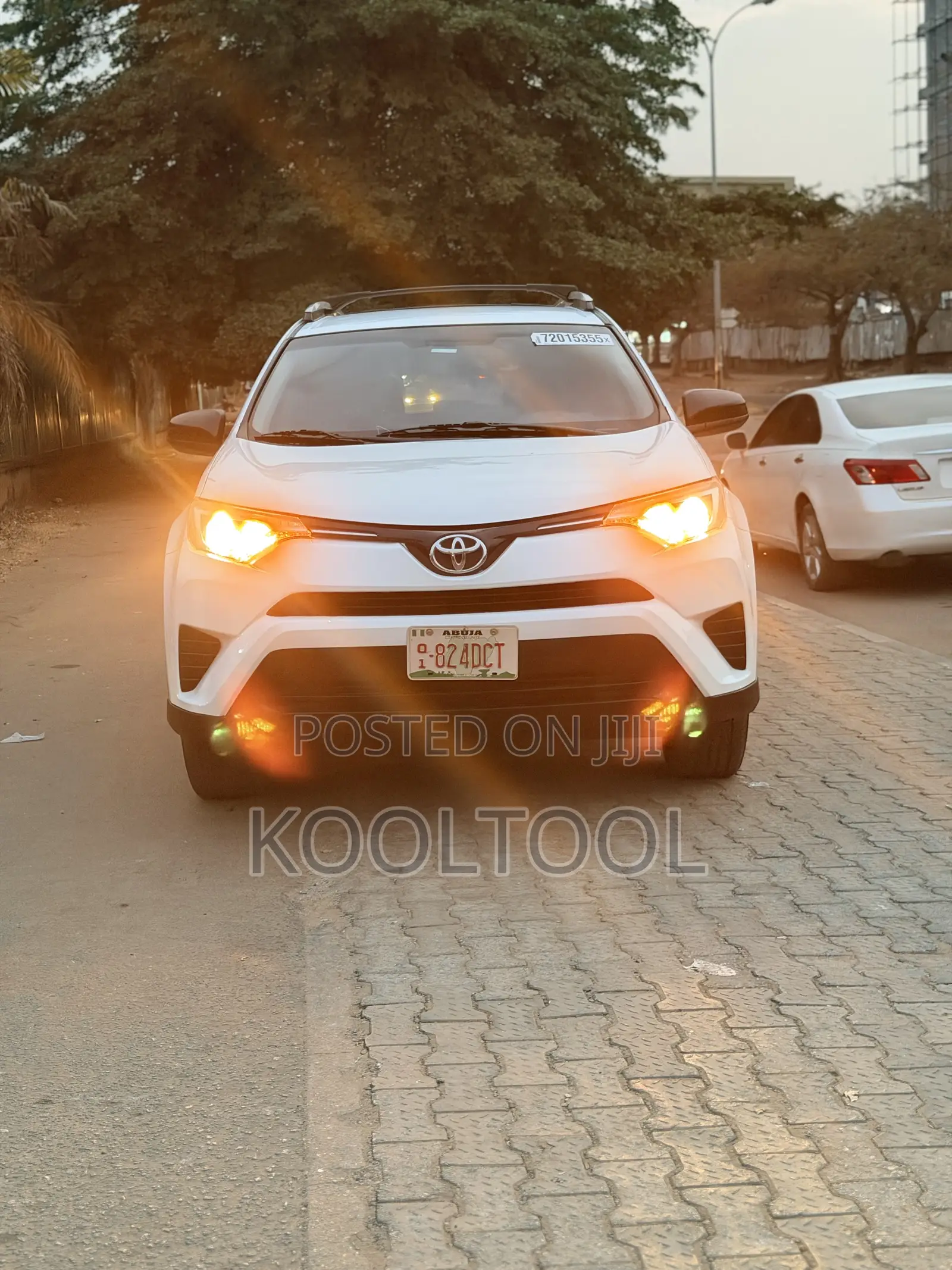 Toyota RAV4 LE AWD (2.5L 4cyl 6A) 2016 White