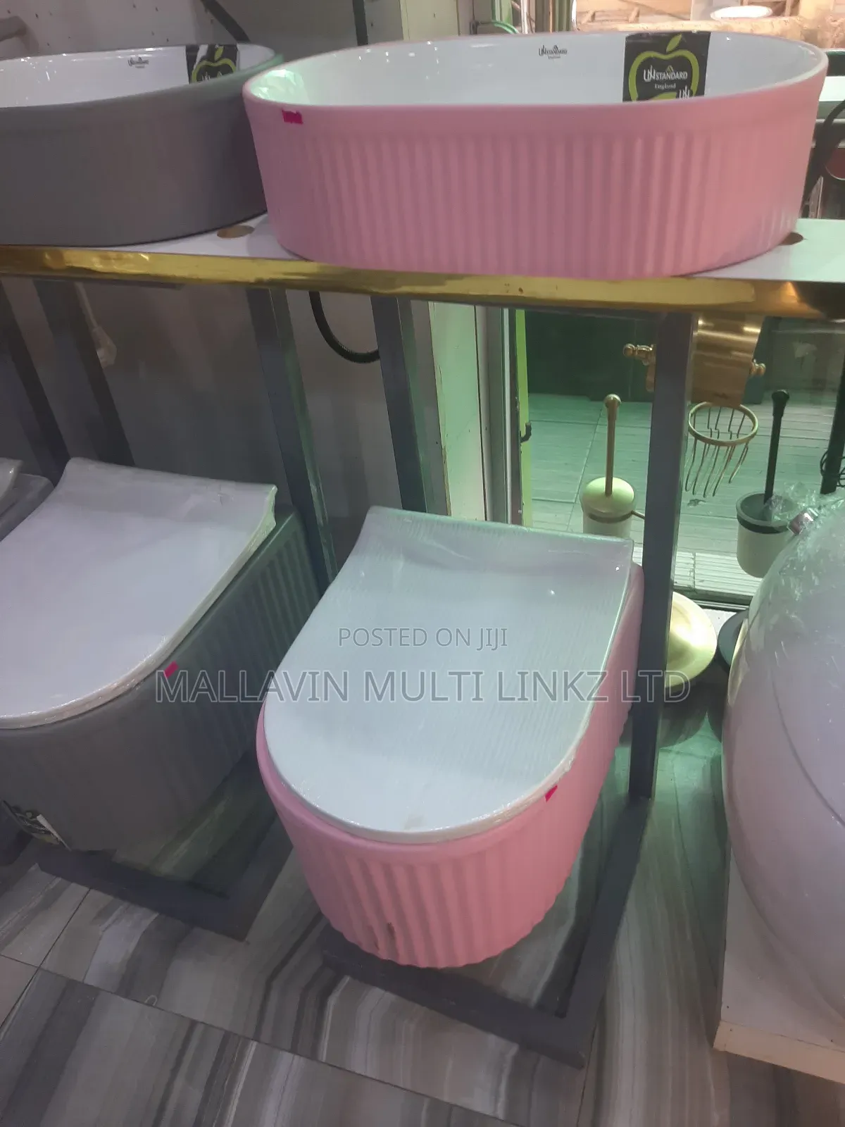Pink Concealed Toilet Seats Wc
