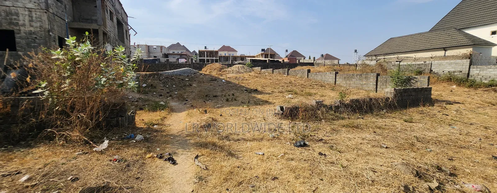 500sqm Residential Plot With an Estate
