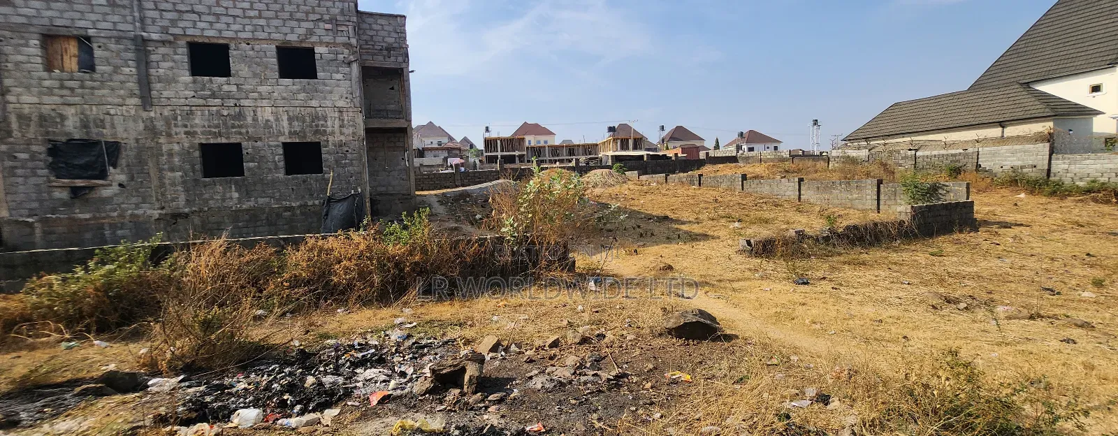 500sqm Residential Plot With an Estate