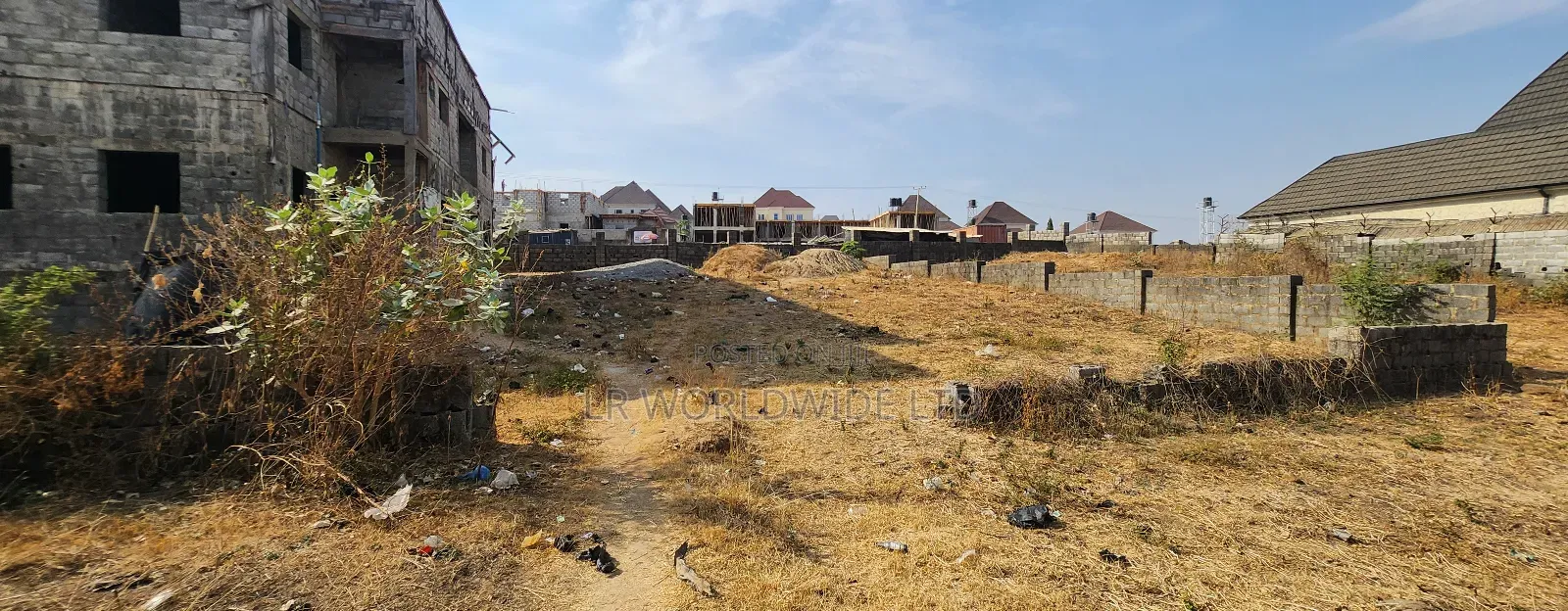 500sqm Residential Plot With an Estate