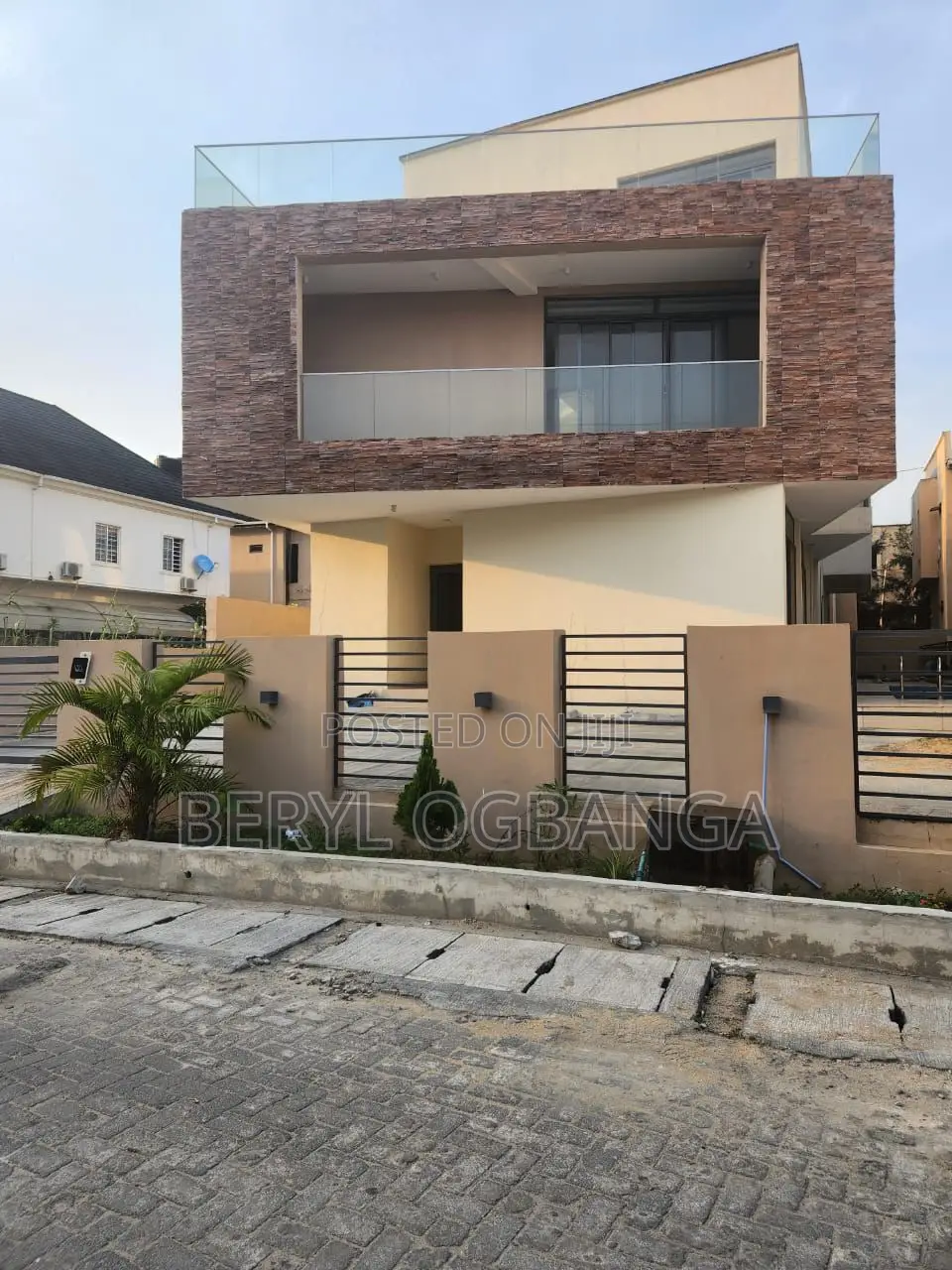 5bdrm Duplex in Lekki Phase 2 for rent
