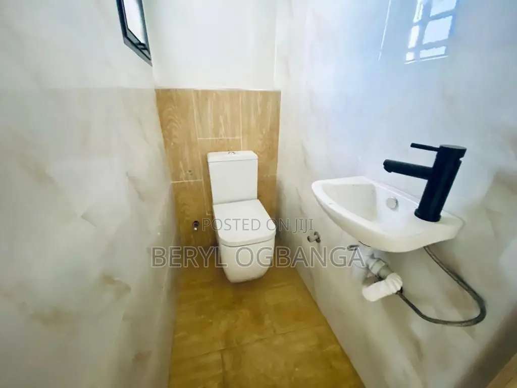 3bdrm Apartment in Lekki Phase 1 for sale