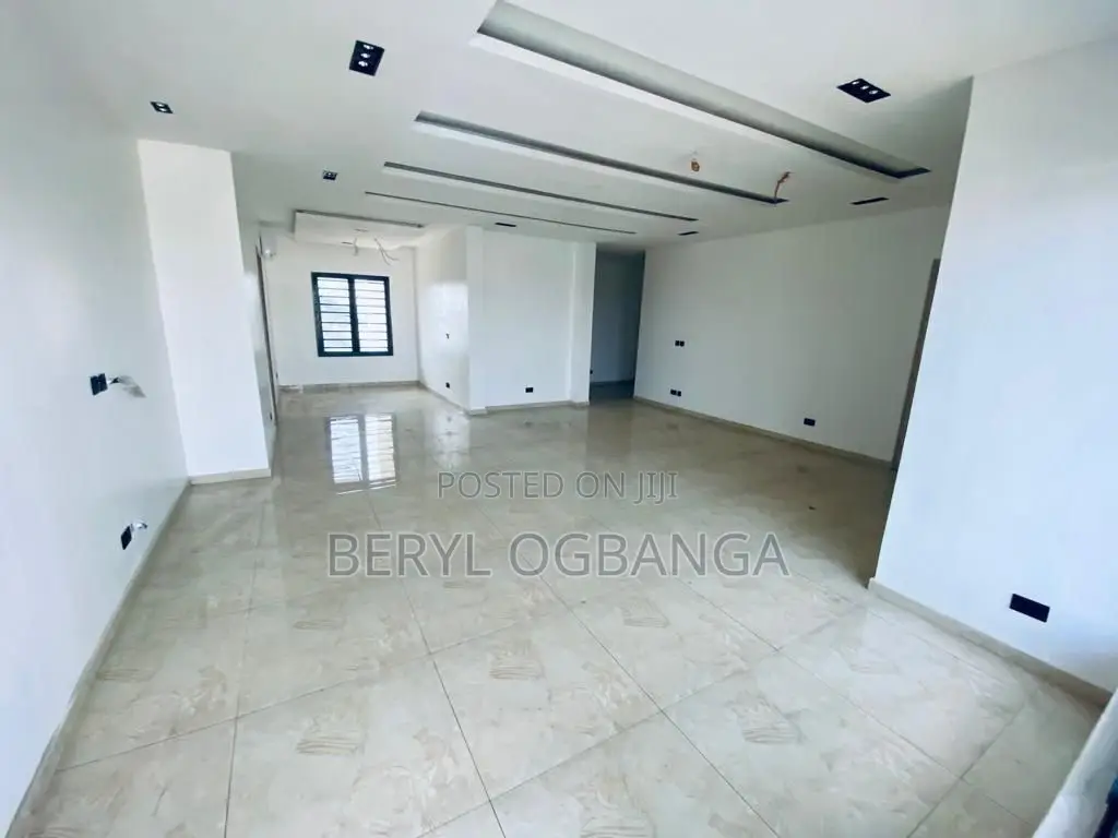 3bdrm Apartment in Lekki Phase 1 for sale