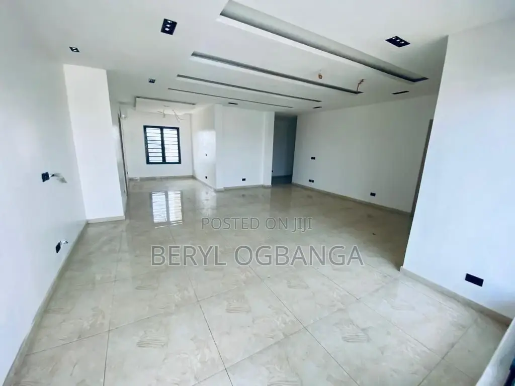 3bdrm Apartment in Lekki Phase 1 for sale