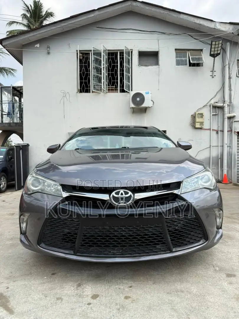 Toyota Camry SE 4dr Sedan (2.5L 4cyl 6A) 2015 Gray