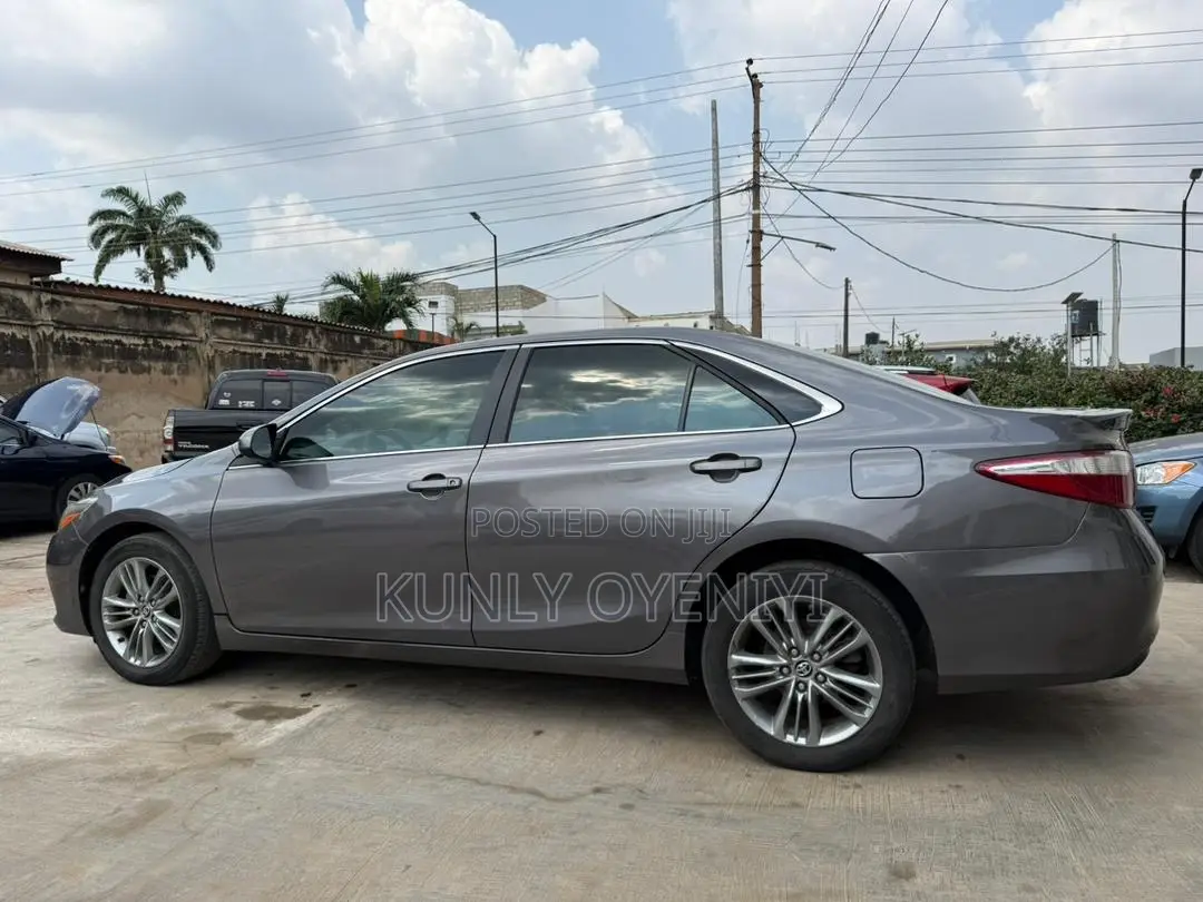 Toyota Camry SE 4dr Sedan (2.5L 4cyl 6A) 2015 Gray