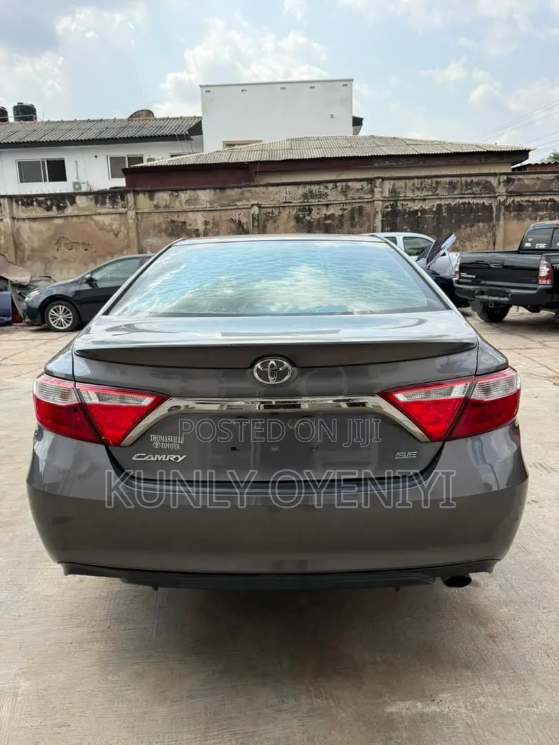 Toyota Camry SE 4dr Sedan (2.5L 4cyl 6A) 2015 Gray