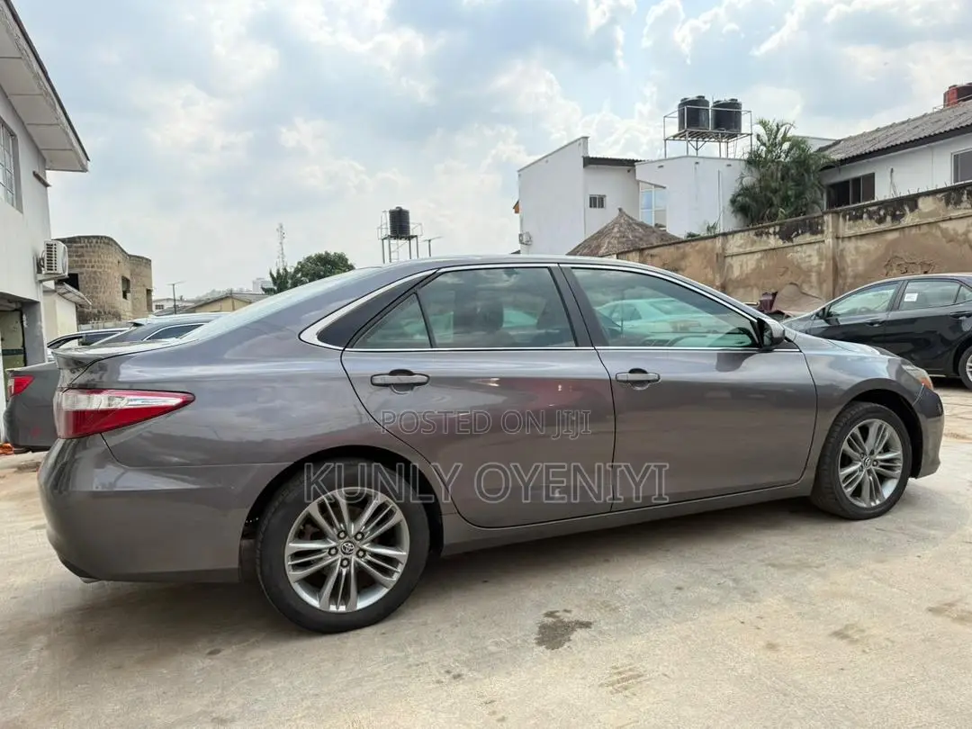 Toyota Camry SE 4dr Sedan (2.5L 4cyl 6A) 2015 Gray