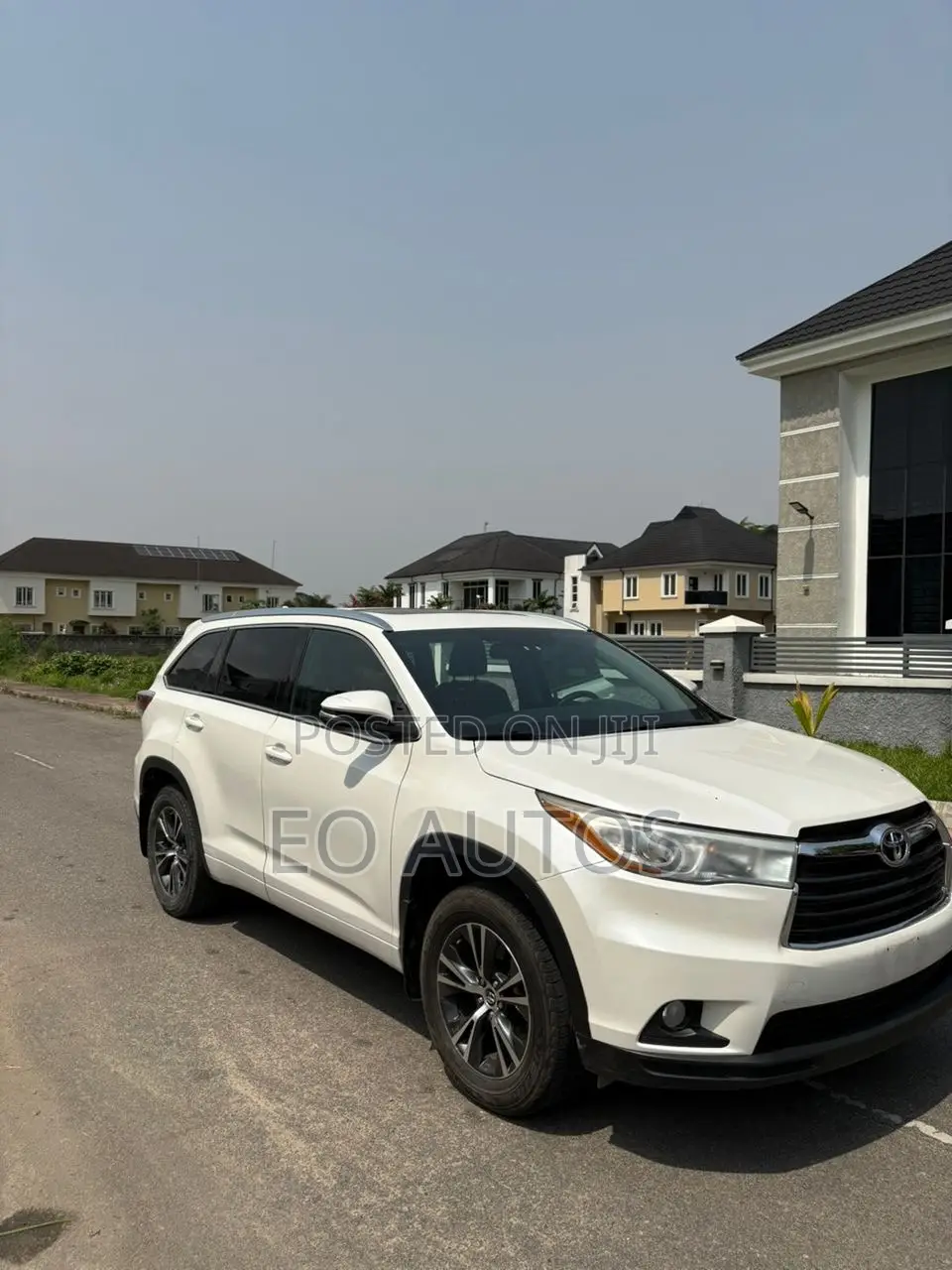 Toyota Highlander XLE 4x4 V6 (3.5L 6cyl 8A) 2017 White