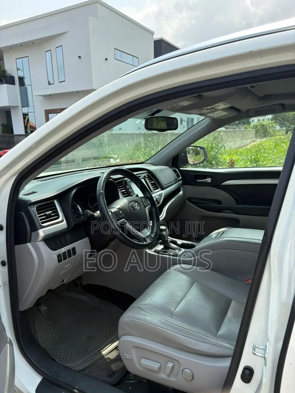 Toyota Highlander XLE 4x4 V6 (3.5L 6cyl 8A) 2017 White
