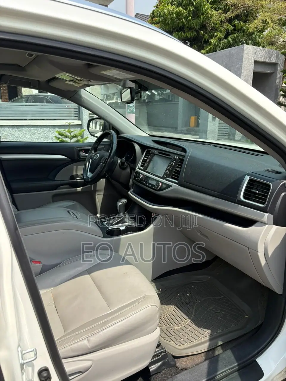 Toyota Highlander XLE 4x4 V6 (3.5L 6cyl 8A) 2017 White