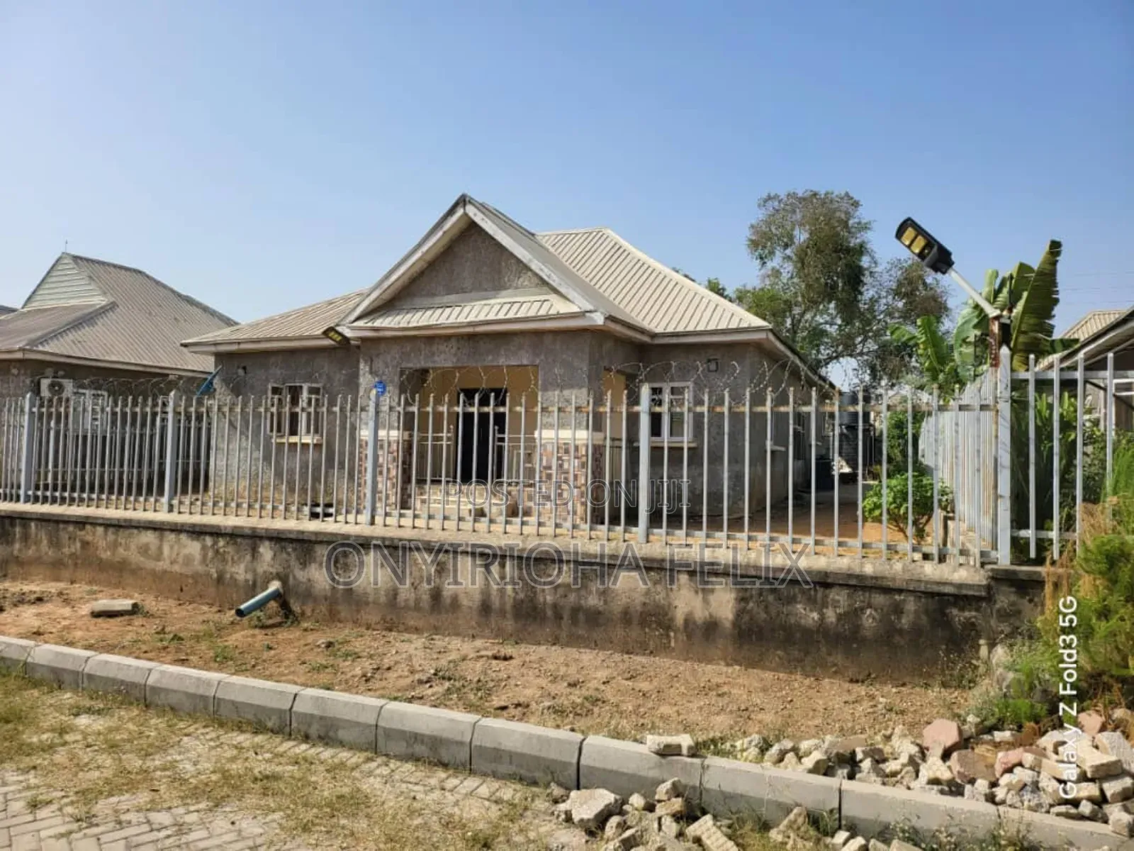 3bdrm Bungalow in Voice Of Nigeria, Lugbe District for sale