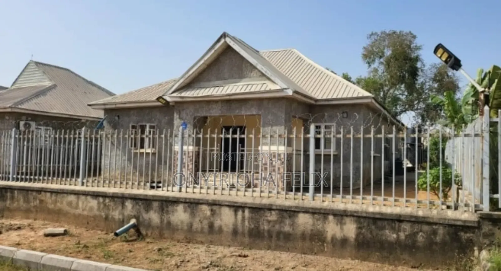 3bdrm Bungalow in Voice Of Nigeria, Lugbe District for sale