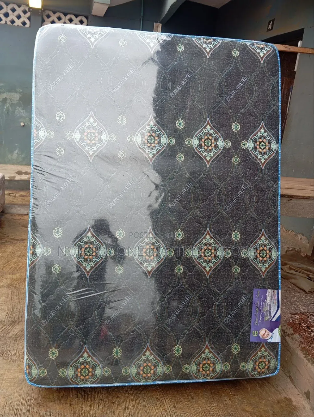 Size: 4 1⁄2ft by 6ft 12inches