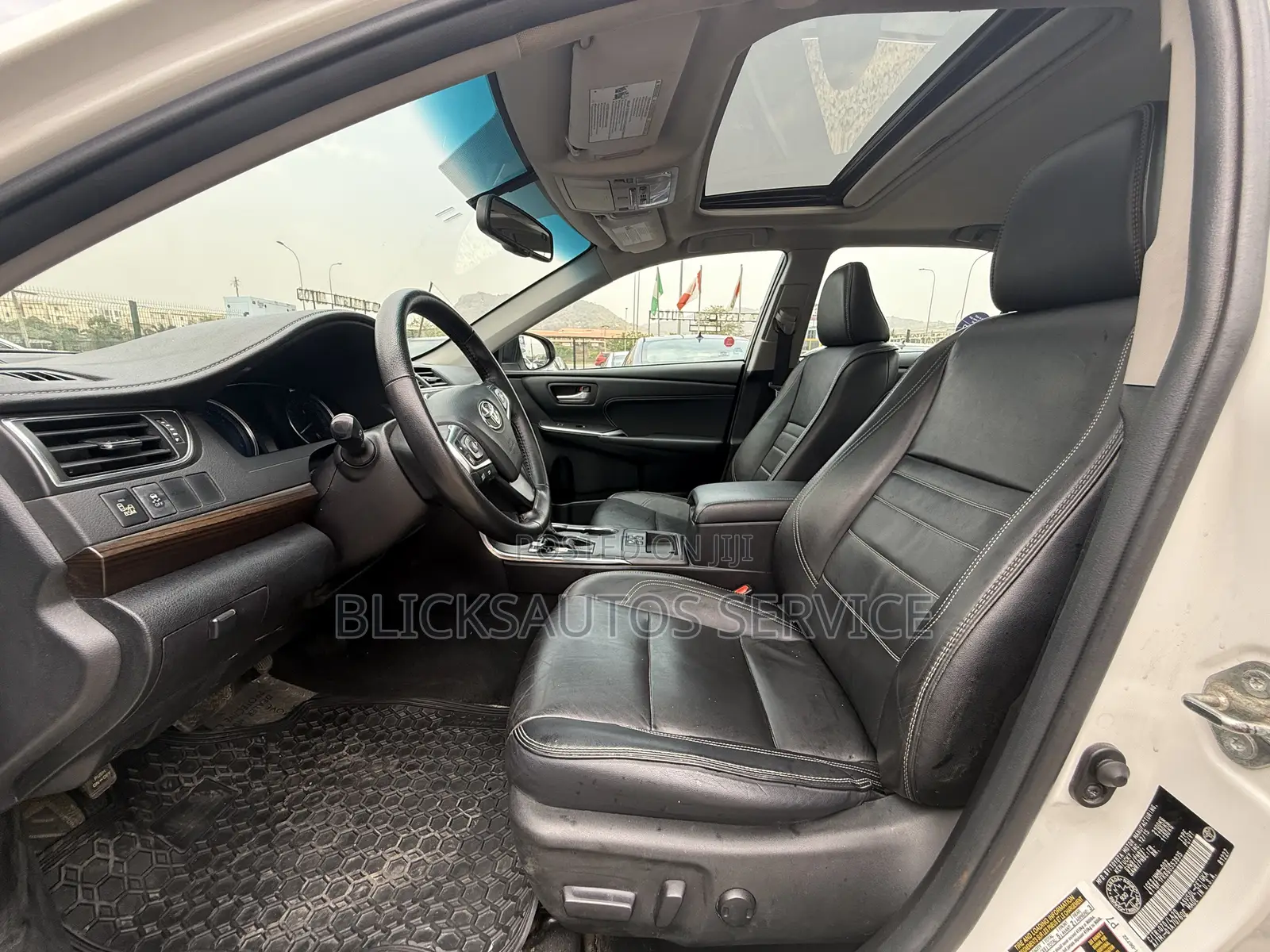 Toyota Camry XLE 4dr Sedan (2.5L 4cyl 6A) 2016 White