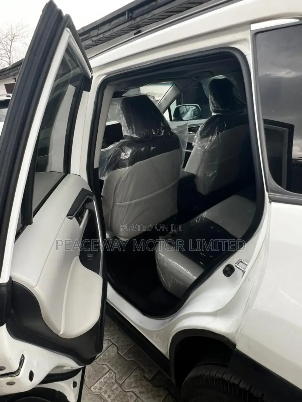 Toyota RAV4 2023 White