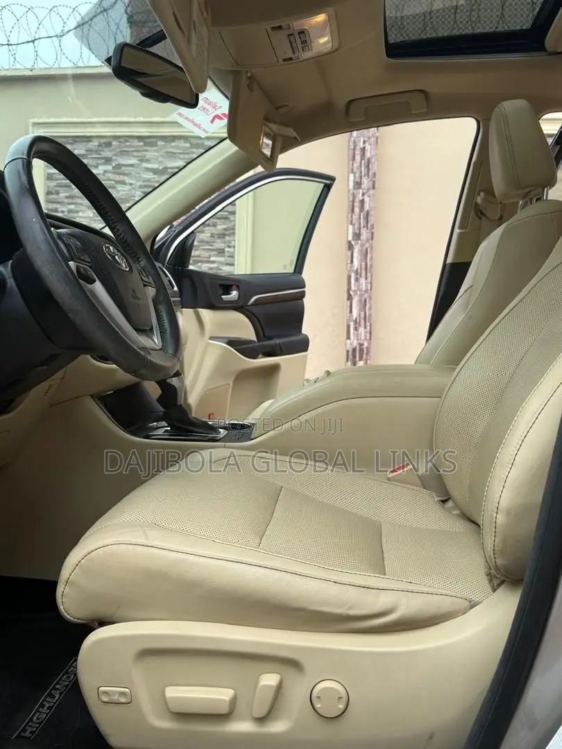 Toyota Highlander Limited 4dr SUV (3.5L 6cyl 6A) 2015 Gold