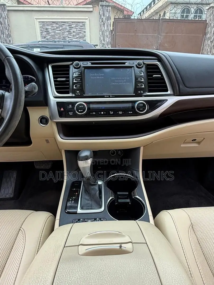 Toyota Highlander Limited 4dr SUV (3.5L 6cyl 6A) 2015 Gold