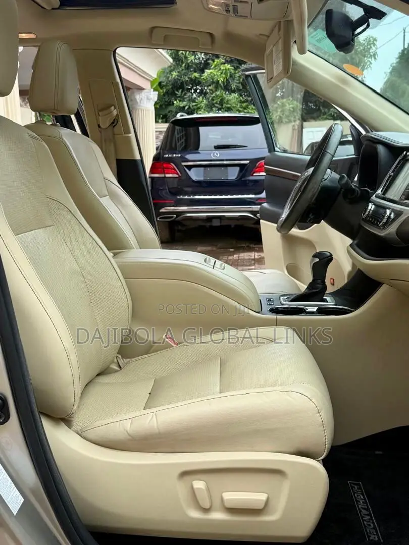 Toyota Highlander Limited 4dr SUV (3.5L 6cyl 6A) 2015 Gold