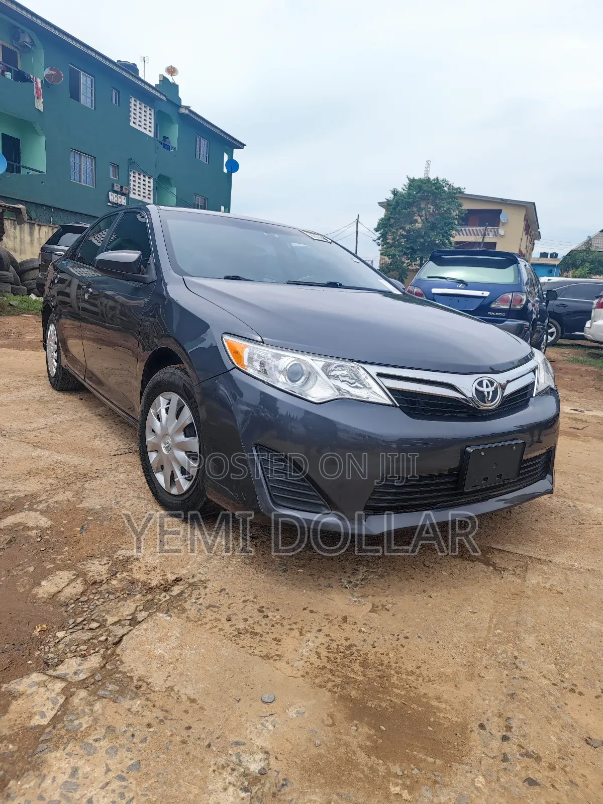 Toyota Camry LE 4dr Sedan (2.5L 4cyl 6A) 2013 Gray