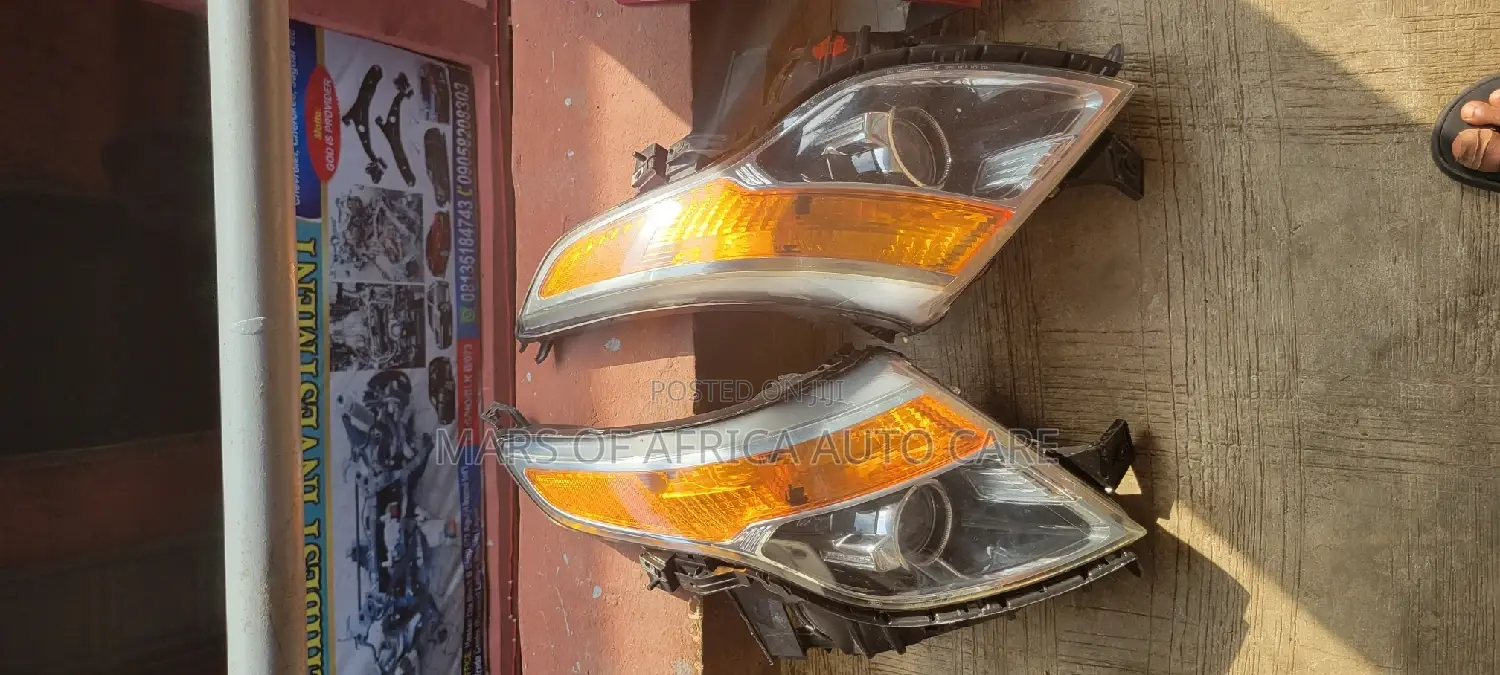 Headlights Ford Explorer 2014