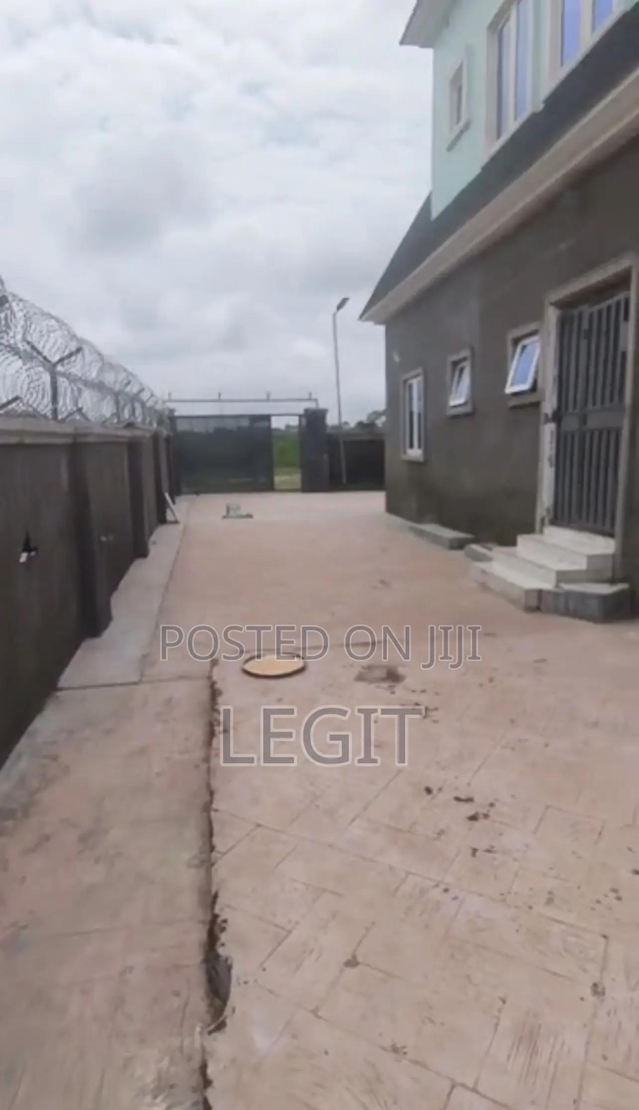 4bdrm Duplex in Lugbe District for sale
