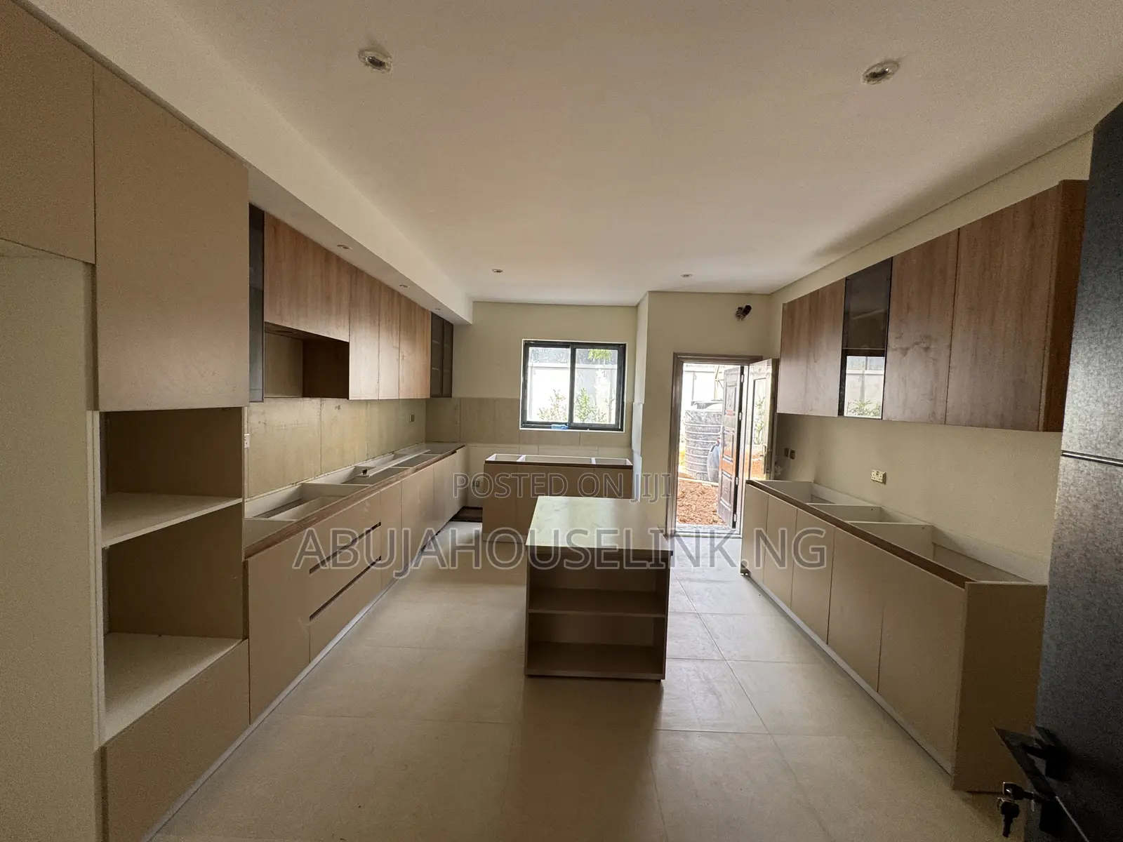 4bdrm Townhouse/Terrace in Katampe Extension for Sale