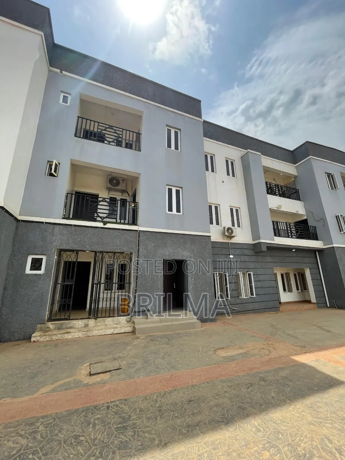 3bdrm Block of Flats in Kaura for sale