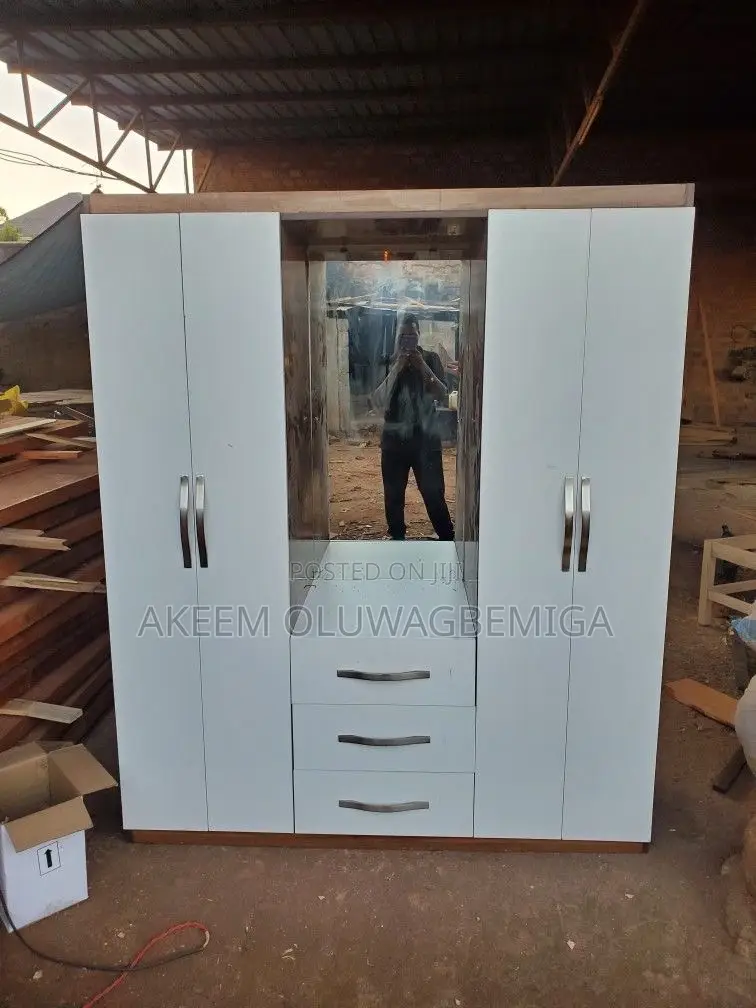 Fully Furnished Wardrobe With Mirror